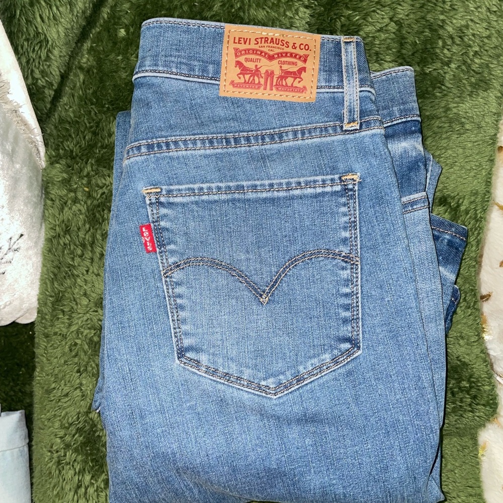 Levi's Classic Blue Jeans with Red Tab